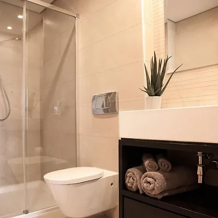 Apartment Luxury 2 Bedroom Sauna Gym Pools Jacuzzi