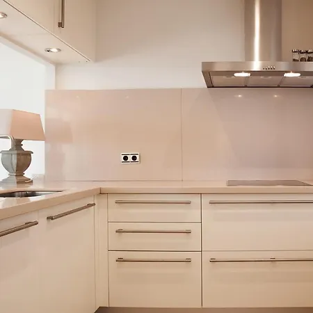 Apartment Luxury 2 Bedroom Sauna Gym Pools Jacuzzi *