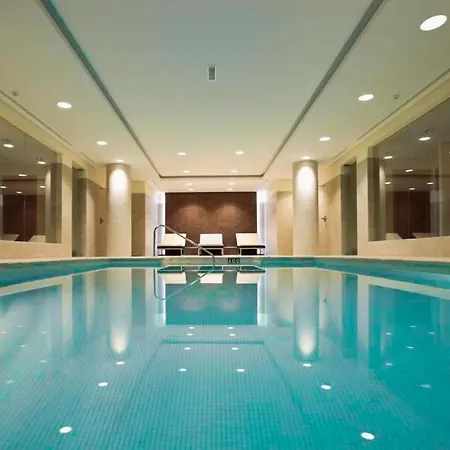 Luxury 2 Bedroom Sauna Gym Pools Jacuzzi Apartment Marbella